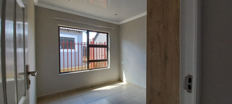 To Let 3 Bedroom Property for Rent in Heidedal Free State
